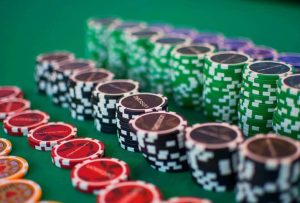 Pokerchips på bordet